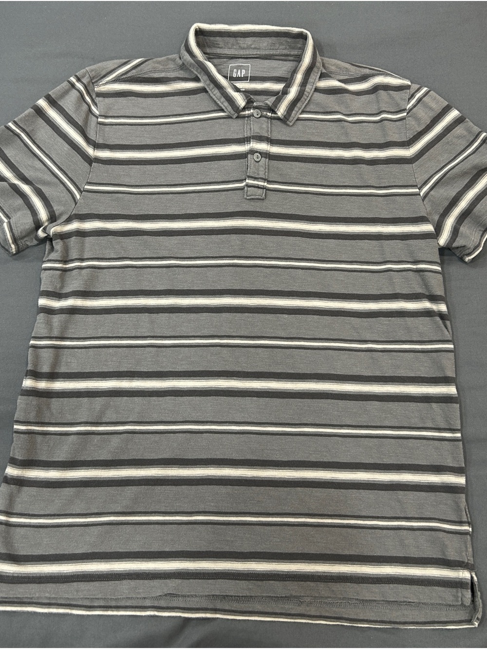GAP Men’s Gray & White Striped Polo
